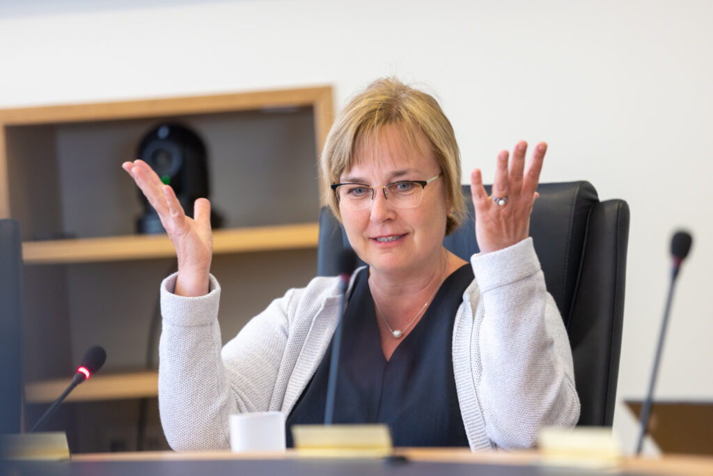 Eva Truuverk speaking at the meeting of the Estonian government expert commission