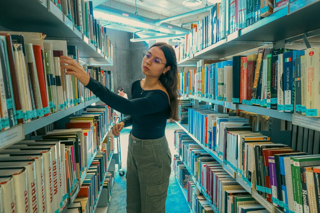 AISS student in the library of Tallinn University.